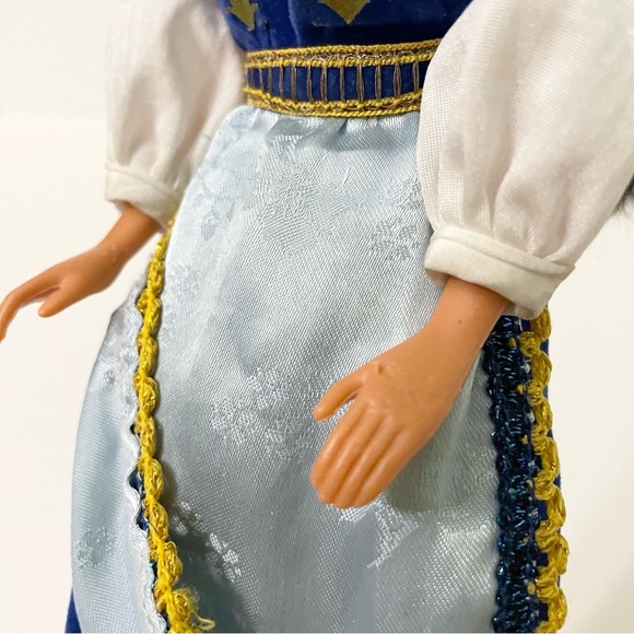 Vintage Aladdin Jasmine Doll in Barbie Icelandic Outfit - Picture 13 of 16